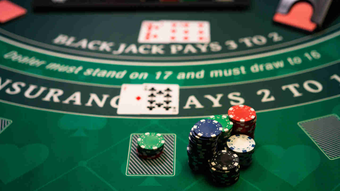 Why Does The Dealer Have An Advantage In Blackjack Blackjack House Edge - What Advantage Does Dealer Have?